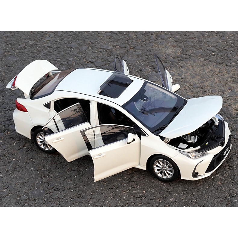 Mô hình xe Toyota Corolla Altis  2022 tỉ lệ 1:18