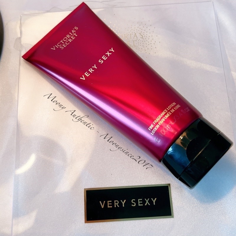 Set 𝐍𝐔̛𝐎̛́𝐂 𝐇𝐎𝐀 𝐕𝐈𝐂𝐓𝐎𝐑𝐈𝐀'𝐒 𝐒𝐄𝐂𝐑𝐄𝐓 𝐕𝐄𝐑𝐘 𝐒𝐄𝐗𝐲 𝐦𝐢𝐧𝐢 𝐄𝐃𝐏 & lotion 100ml