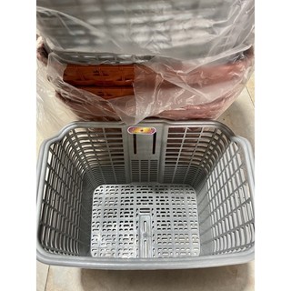 Rổ nhựa xám xe đạp