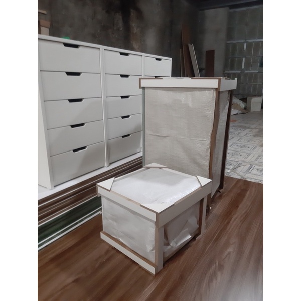 Kệ ngăn kéo có khoá