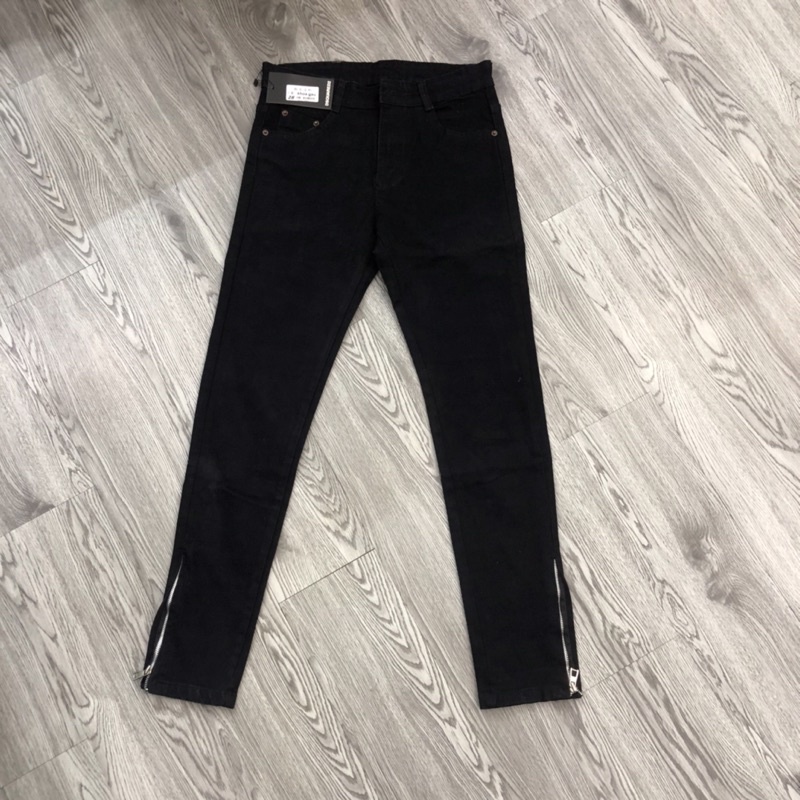 Top những quần jean nam trơn khoá zip và rách đơn giản cho học sinh cao cấp