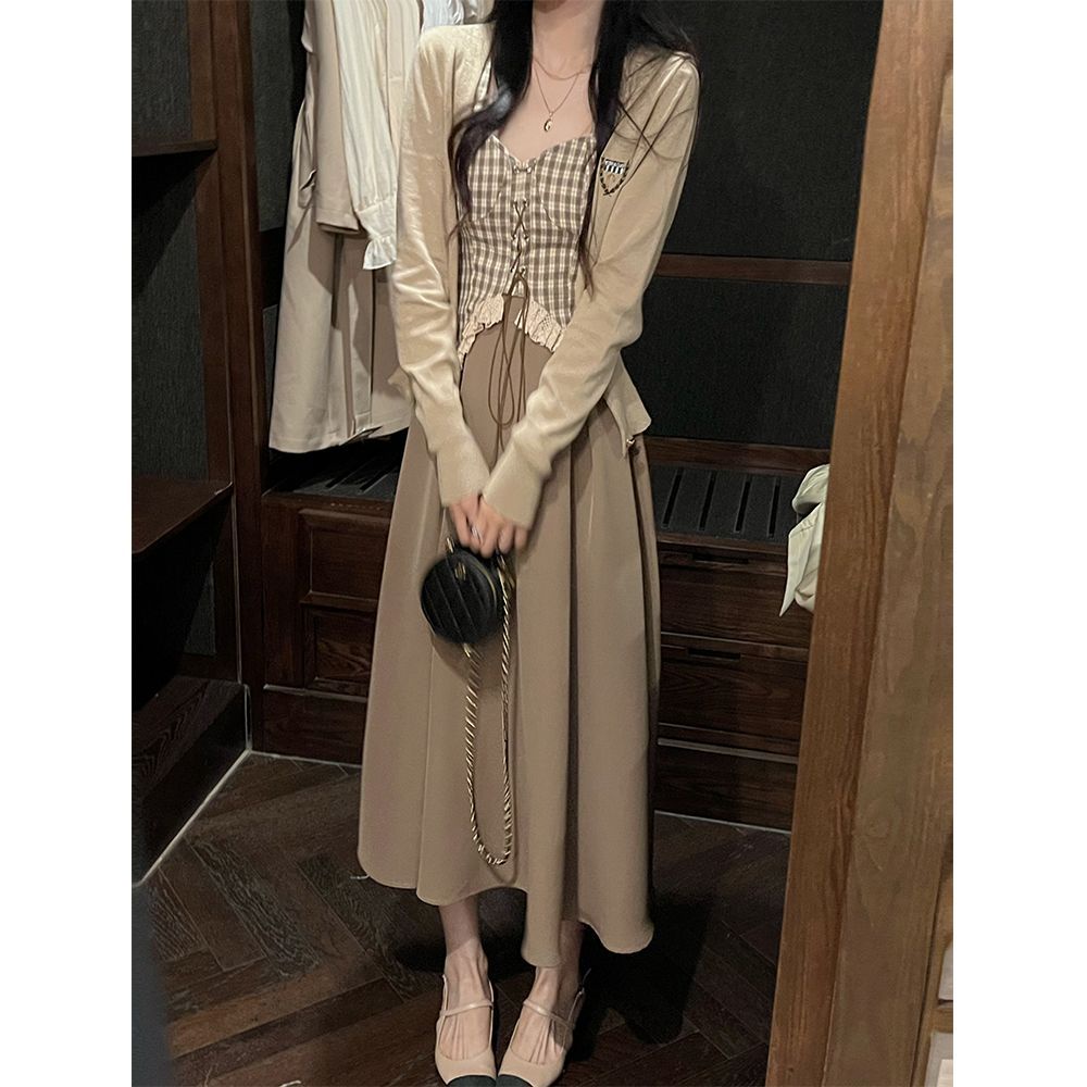Set Áo Hai Dây + Áo Khoác Cardigan + Chân Váy Lưng Cao Họa Tiết Sọc Caro Xinh Xắn Thời Trang Mùa Thu Cho Nữ