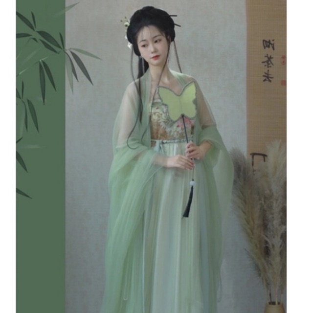 Quạt cầm tay cổ trang hình bướm