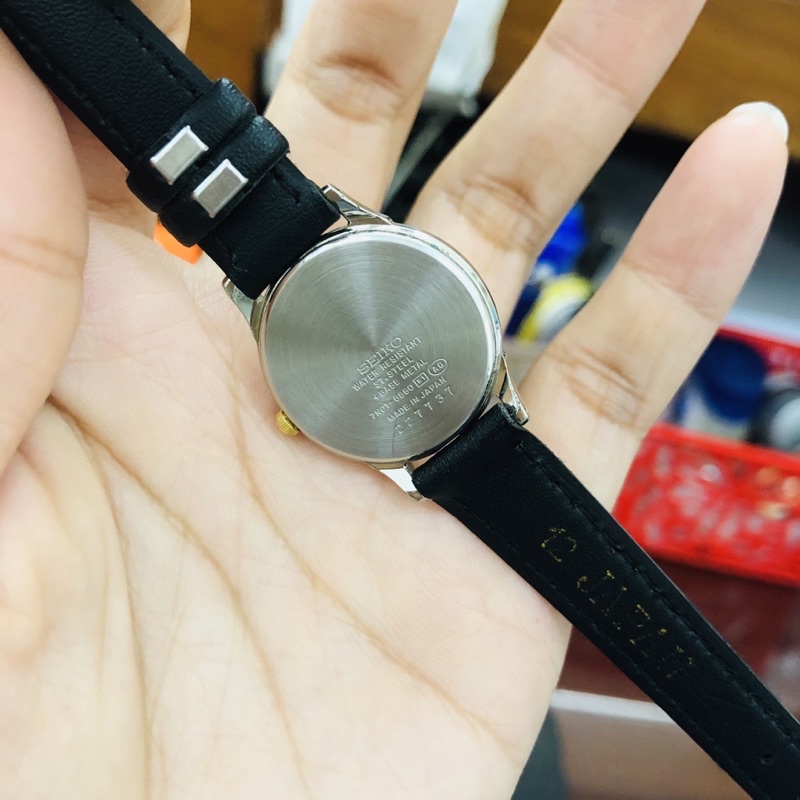 Đồng hồ nữ si nhật hiệu Seiko, mặt hai lòng