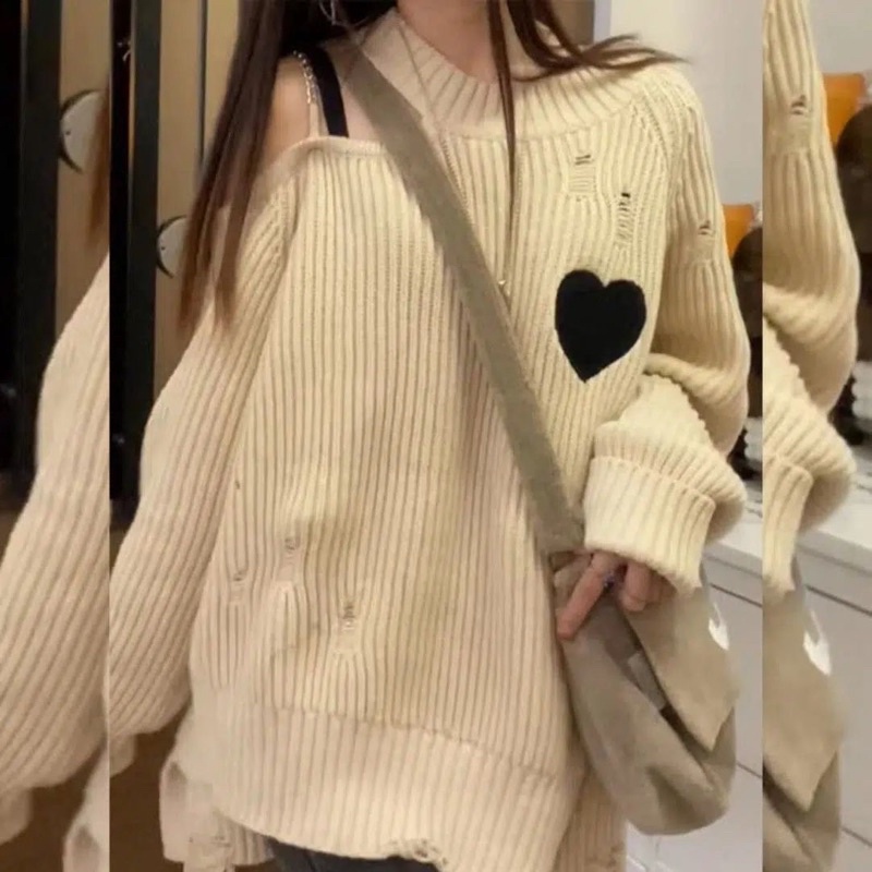 Áo len khoét vai thêu trái tim
