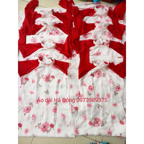 Áo dài cách tân bốn tà hoa đỏ