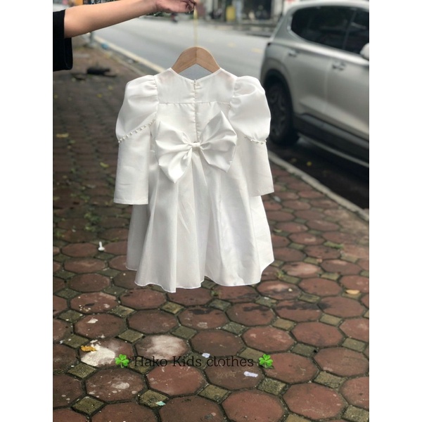 Váy trắng tay bồng đính ngọc hk bé gái