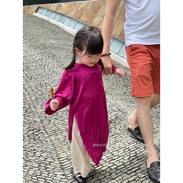 Áo dài gấm trơn cho bé gái