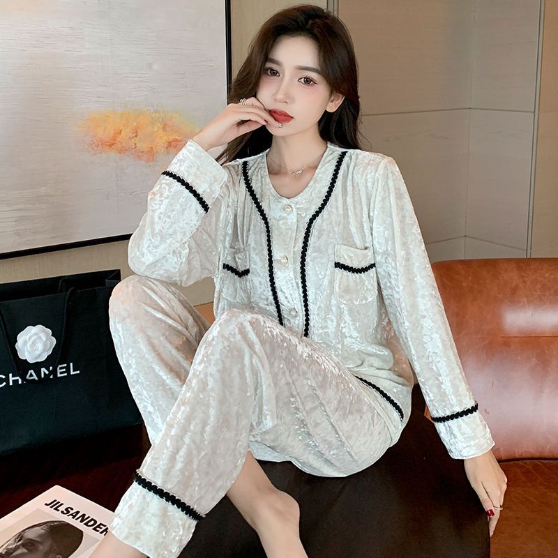 Bộ Đồ Ngủ Tay Dài Chất Liệu Nhung Mỏng Màu Đen Thời Trang Xuân Thu Phong Cách Hàn Quốc Cho Nữ