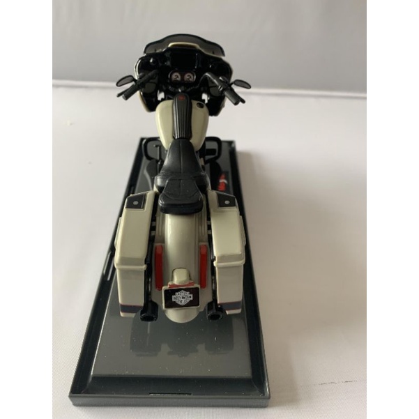 Mô hình xe Harley Davidson 2018 CVO Road Glide màu light grey 1:18 Maisto