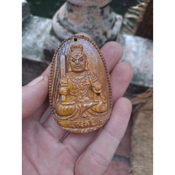 Mặt dây chuyền phật bản mệnh bất động minh vương cho người tuổi dậu màu trầm bằng gỗ muồng hương