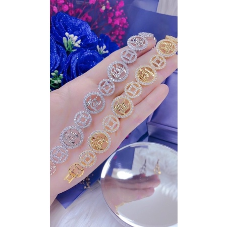 Lắc tay nữ kiểu đồng tiền đính xoàn chạm chữ mạ vàng 18 mạ bạch kim cao cấp mẫu mới về