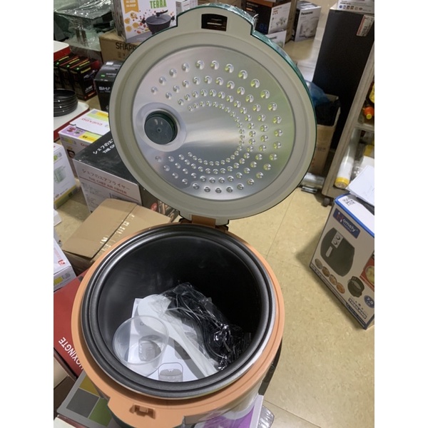 Nồi cơm điện CUCKOO 3D GK - 208  2.0 Lít. Lòng gang siêu dày dặn nấu cơm ngon.