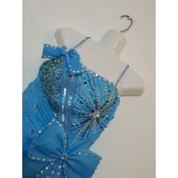 ĐẦM CÔ DÂU, DỰ TIỆC