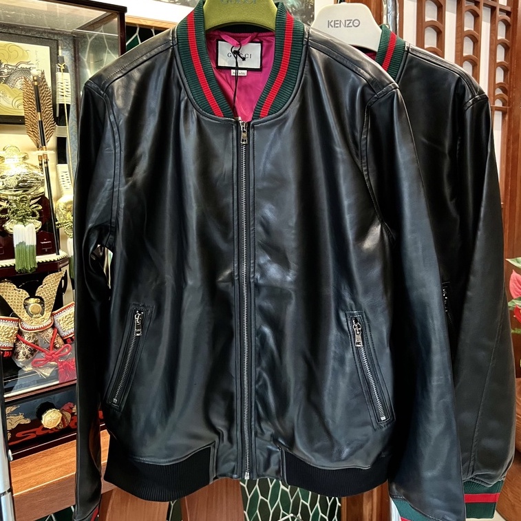 Áo khoác bomber jacket Gucci da bóng check tay cổ túi khóa Zip LA 1-1 on web