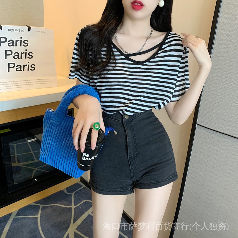 Bộ Áo Thun Ngắn Tay Cổ Chữ V Kẻ Sọc + Quần Jeans Lưng Cao + Mũ Ôm Dáng Thời Trang Cho Nam Và Nữ