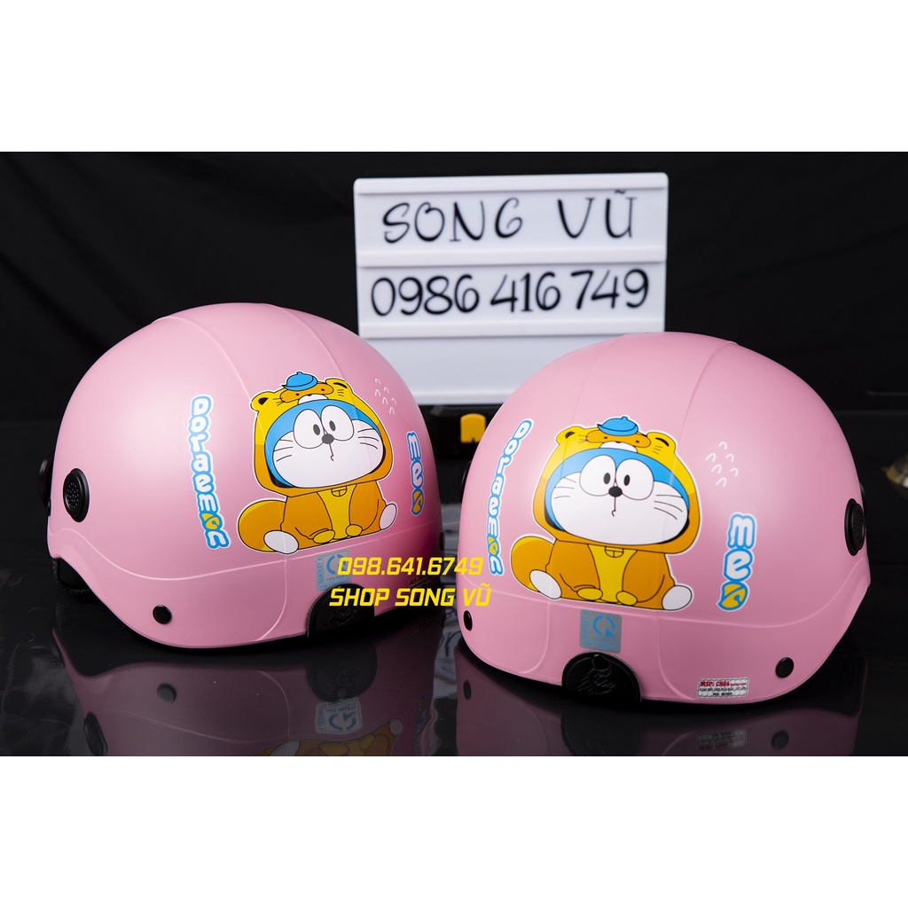 MŨ NÓN BẢO HIỂM NGƯỜI LỚN DORAEMON CHỮ - MÀU HỒNG