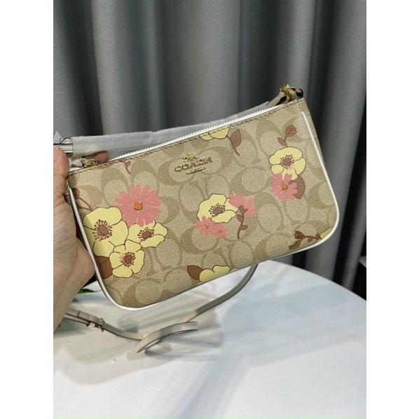 Túi Coach dáng thuyền hoạ tiết xinh xắn