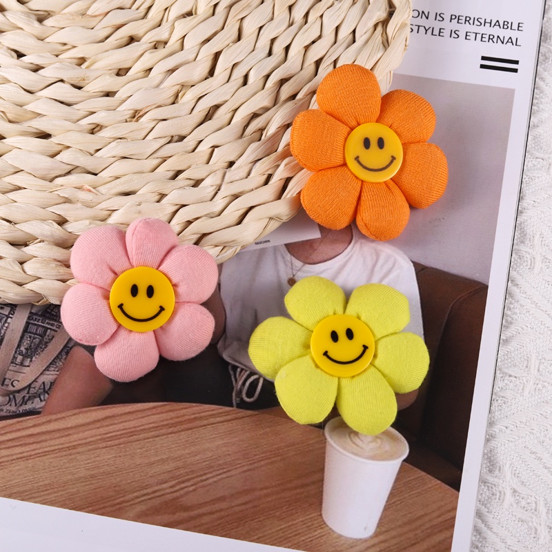 Ghim Cài Áo Hình Hoa Hướng Dương Mặt Cười Nhiều Màu Sắc Dễ Thương Cho Bạn Bè