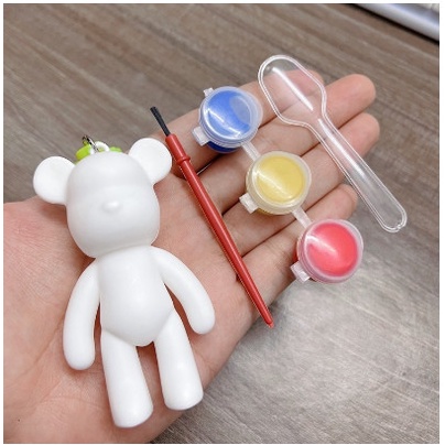 Móc khóa gấu bạo lực Bearbrick kèm màu tự tô cho bé
