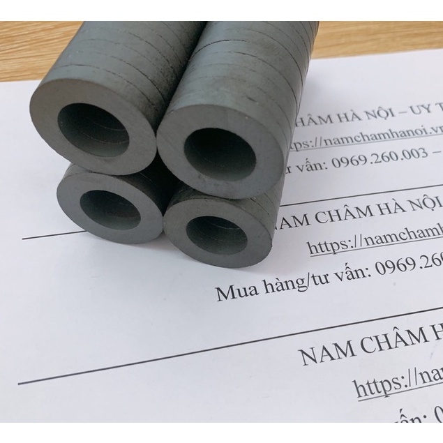 Nam châm đen làm loa đài, kích thước 32x5 lỗ 18mm
