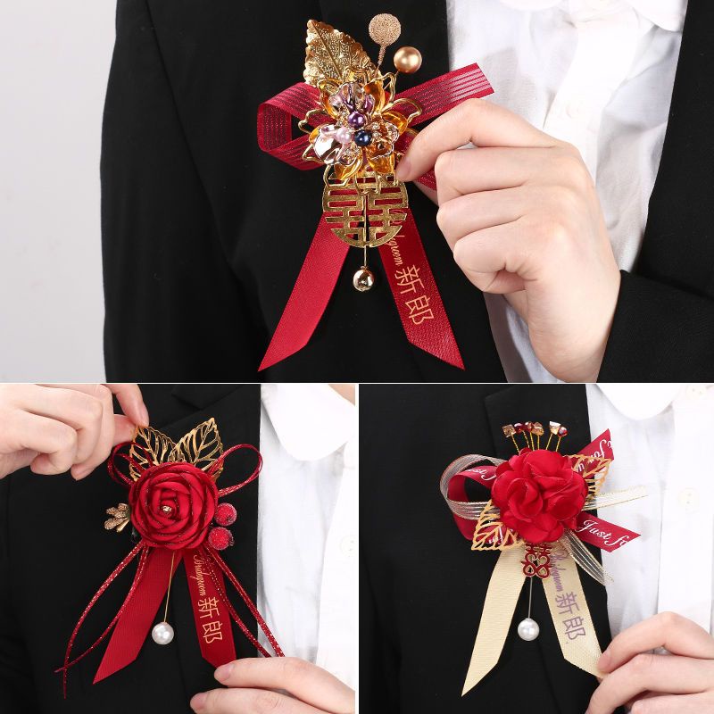 Ghim Cài Áo Hình Gia Đình Và Hoa Hồng