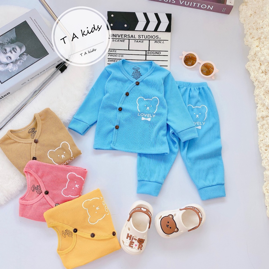 Bộ quần áo vạt chéo hình gấu chất len tăm thu đông cho bé 3-10kg