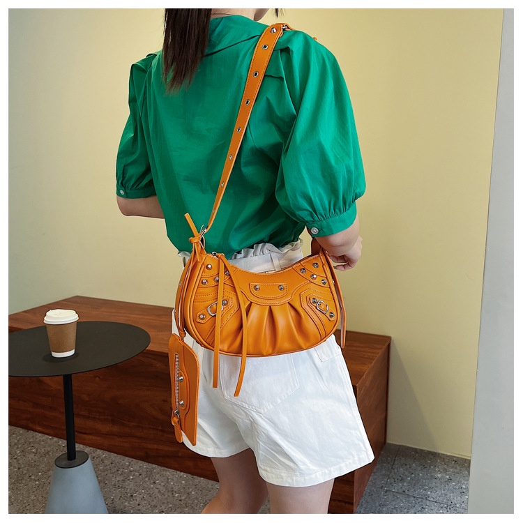 Túi Đeo Vai Đính Đinh Tán Phong Cách Âu Mỹ Retro Mẫu Mới 2022