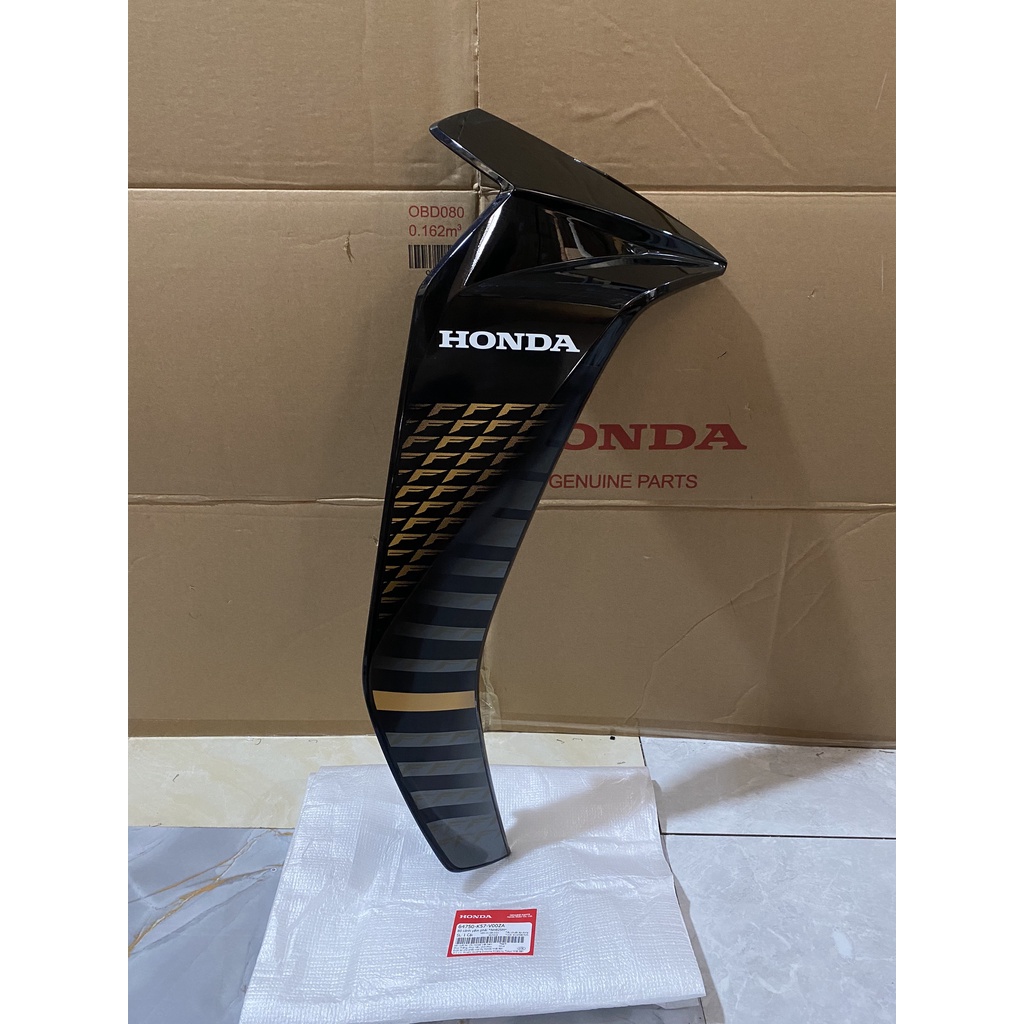 Cánh yếm bên phải - ốp trước phải HONDA BLADE Số năm 2014 màu Đen xám. *NH-B25M* 64750K57V00ZA