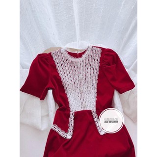 Đầm nhung đỏ chạy ren đính cúc đá