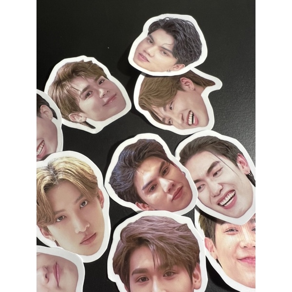 STICKERS ĐẦU MƯA BÃO GIÓ TRỜI BOSSNOEUL, FORTPEAT TRONG PHIM LOVE IN THE AIR VAI PAYURAIN, PRAPAISKY