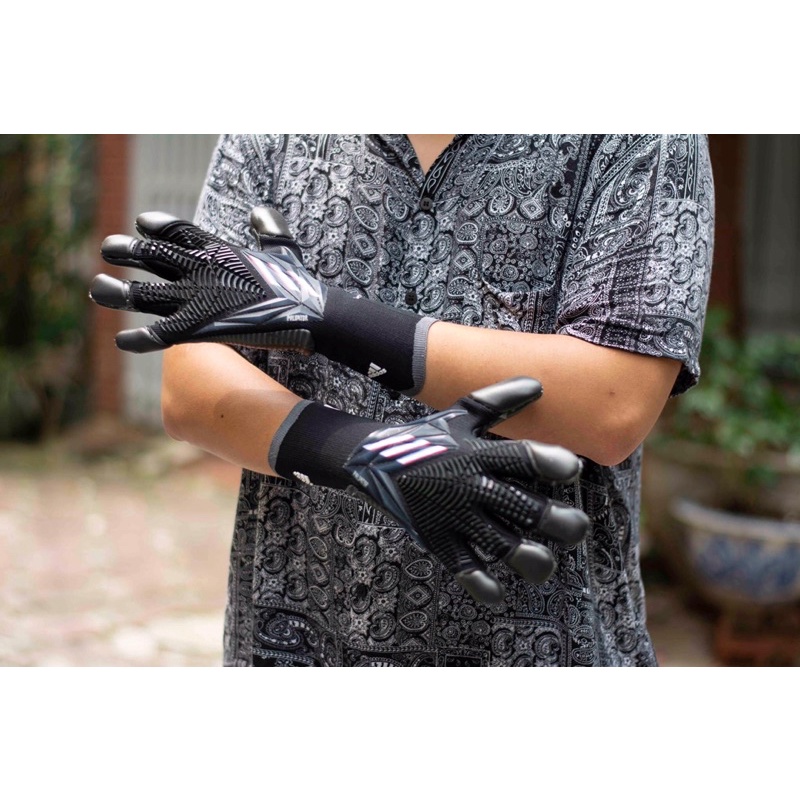 Găng tay thủ môn Predator 2022 bọc đầu ngón