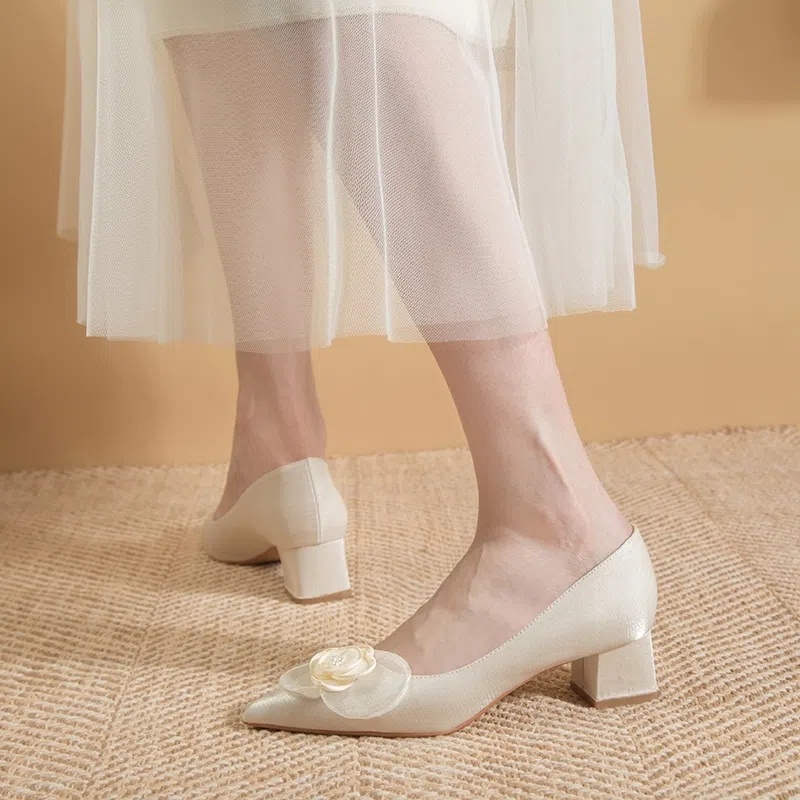 Giày Cao Gót Mũi Nhọn Đính Hoa Trắng Thời Trang Pháp Cho Nữ