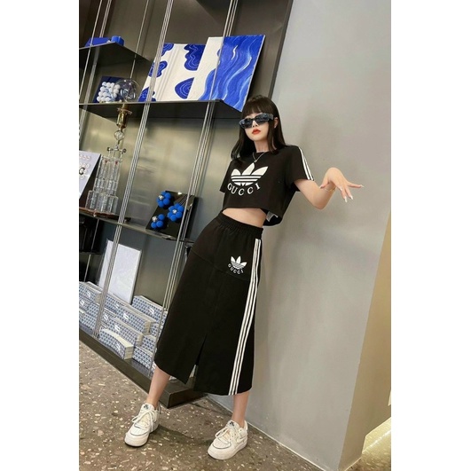 ( QUẢNG CHÂU) SET ÁO CROPTOP CHÂN VÁY LOGO NỔI BẬT