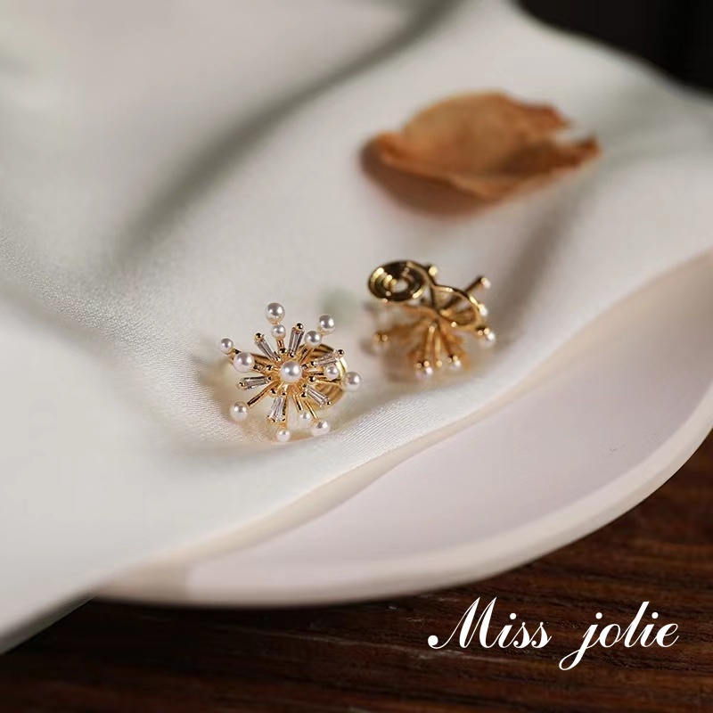 ✨Miss Jolie✨Hàng Có Sẵn Bông Tai Dạng Kẹp Không Đau Hình Bông Hoa Màu Trắng Đính Ngọc Trai Siêu Thần Tiên Cao Cấp Mùa Hè Không Đau