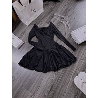 Đầm Xoè Tay Dài Phối Ren Cúc Ngực