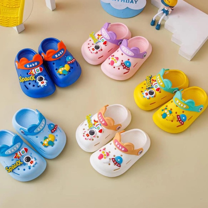 Dép Sục Cho Bé, Sục Cross Bé Trai Bé Gái Từ 1-4 Tuổi Siêu Nhẹ Mềm Êm Chân Chống Trơn Trượt