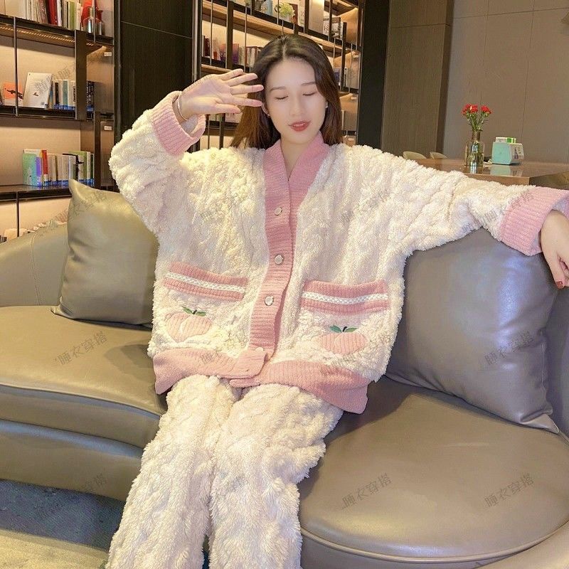 Bộ Đồ Ngủ Chất Nỉ Dày Dặn Phong Cách Mới 2022 Thời Trang Thu Đông Xinh Xắn Cho Nữ