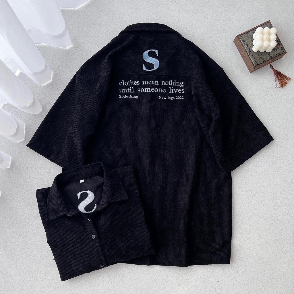 Áo sơmi nhung tăm thêu chữ S unisex