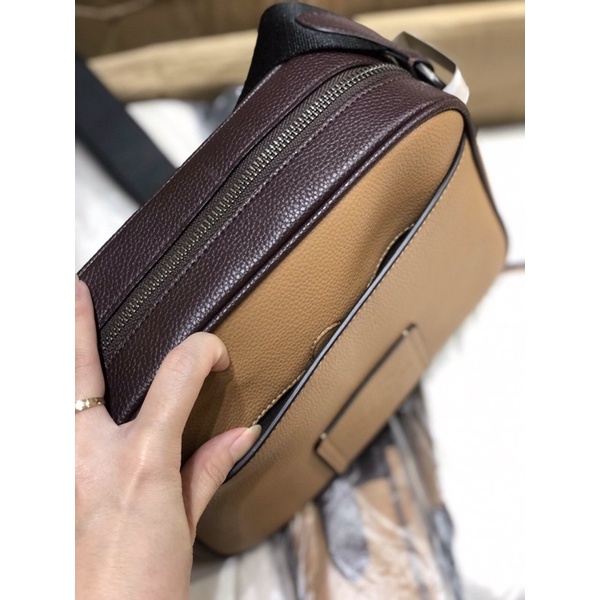 Túi Coach đeo chéo unisex