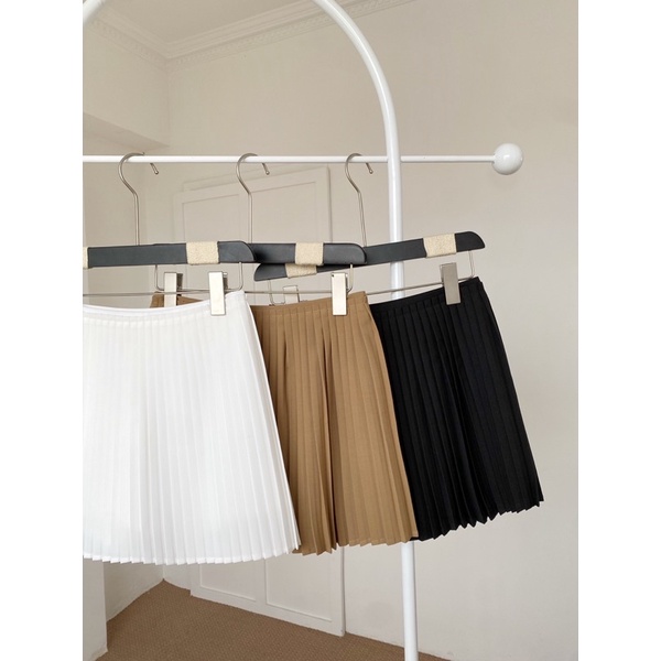 Chân váy xếp li CHARMO dáng ngắn chất lụa mịn có quần bên trong Pleated Short Skirt