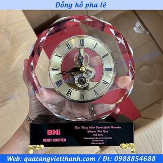 Đồng hồ pha lê đế đen
