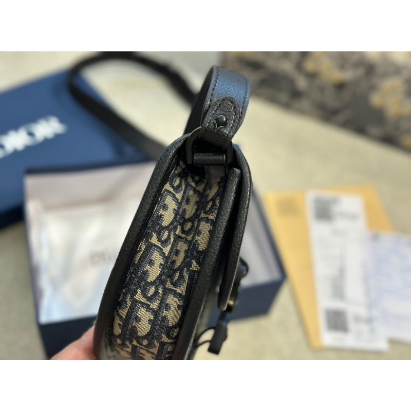 Túi đeo chéo nam D.I GALLOP sz20x16cm họa tiết canvas dáng cực khỏe khoắn