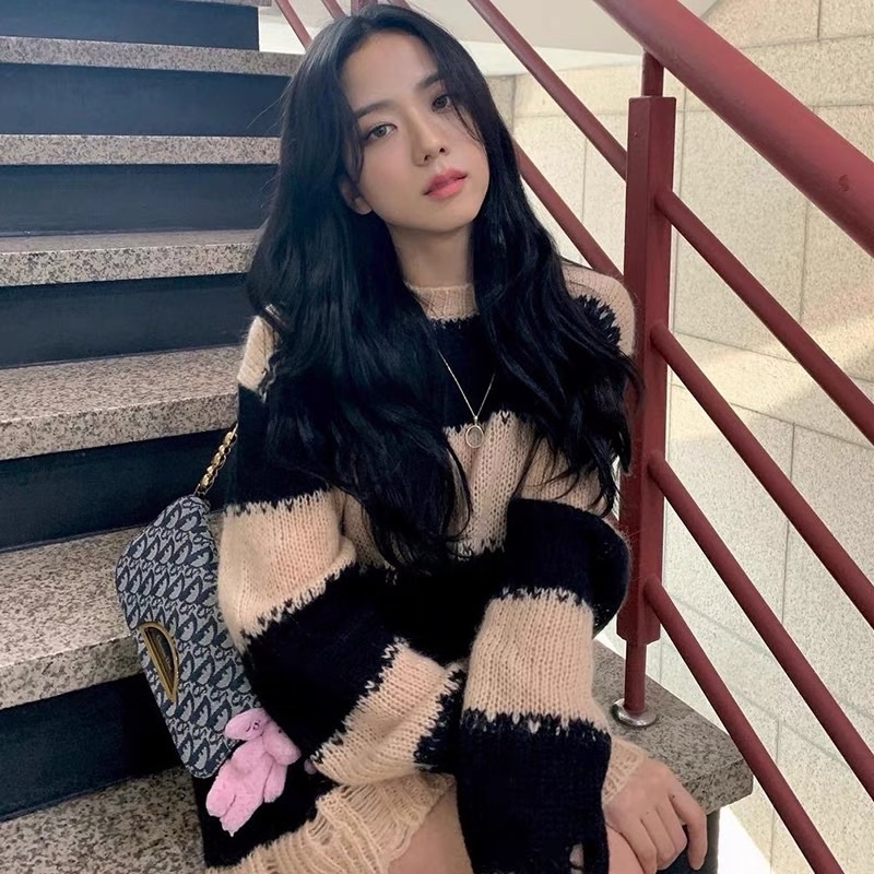 Áo len kẻ ngang Jisoo black pink