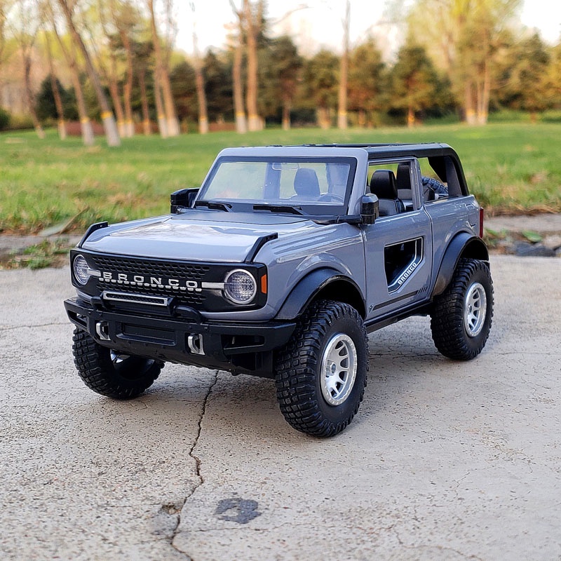 Mô hình xe Ford Bronco 1:24 UNK