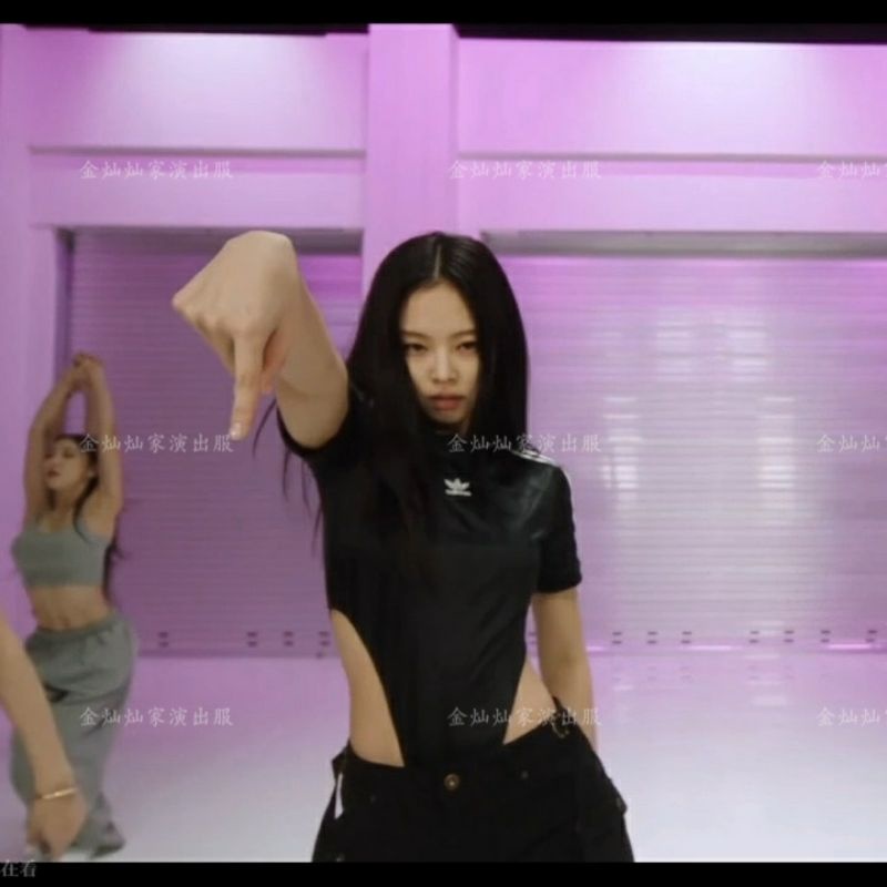 Set áo bodysuit và chân váy Shut Down dance practice giống Jennie BLACKPINK