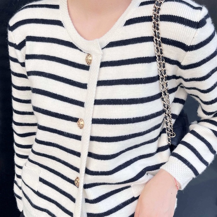 Áo Khoác Cardigan Nữ Siêu Xinh PRETTY CLOSET Áo Cardigan Len Dài Tay Sọc Ngang Cổ Tròn Cúc Trước Phong Cách Hàn Quốc V43