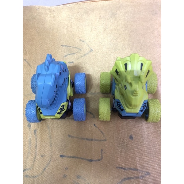 Xe khủng long - Xe đụng nhào lộn đầu khủng long