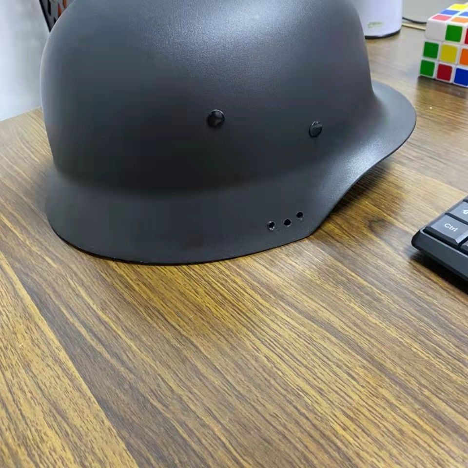 Mũ Bảo Hiểm Kiểu Quân Đội Đức World War II M35 Có Nhãn Dán