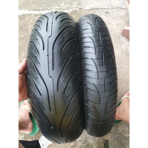 Cặp lốp vỏ to cho xe mô tô 120/70-17 và 180/55-17 và 190/50-17. còn dày ngon . hàng cũ tháo xe còn đẹp